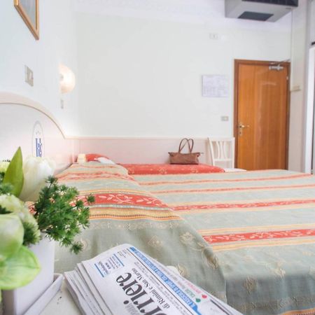 Hotel Franca Bellaria-Igea Marina Ngoại thất bức ảnh